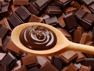 Φωτογραφία για Η σοκολάτα θωρακίζει τους άνδρες στα εγκεφαλικά