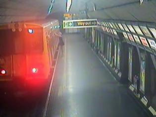 Φωτογραφία για Σοκαριστικό δυστύχημα σε μετρό της Αγγλίας! 16χρονη έπεσε ανάμεσα στο τρένο και την αποβάθρα...