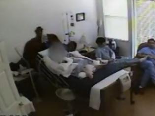 Φωτογραφία για Νοσοκόμοι ερωτοτροπούσαν δίπλα σε ασθενή με εγκεφαλικό