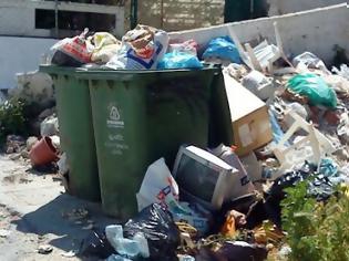 Φωτογραφία για Μέχρι και τη Δευτέρα τα σκουπίδια στους δρόμους