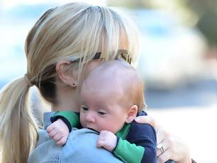 Φωτογραφία για Πρώτες φωτογραφίες της Reese Witherspoon με το μωρό της
