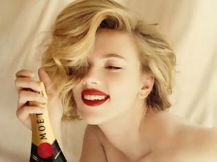 Φωτογραφία για Scarlett Johansson: Το στήθος ασφυκτιά μέσα στον κορσέ! (Φωτό)