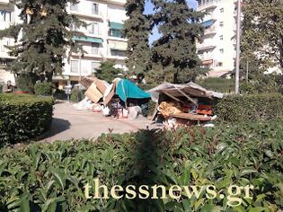 Φωτογραφία για Παγκάκια… τσαντίρια από άστεγους στο κέντρο της Θεσσαλονίκης!