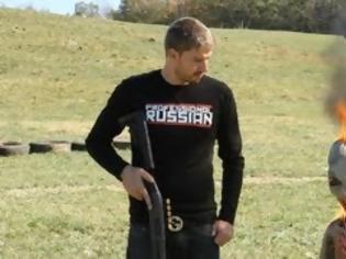 Φωτογραφία για Νέο βίντεο του FPSRussia: Ο Ντιμίτρι παρουσιάζει τα τρία κορυφαία όπλα που θα χρειαστείς για να επιβιώσεις την Αποκάλυψη!!! (ΗΡΘΕ ΤΟ ΤΕΛΟΣ...)