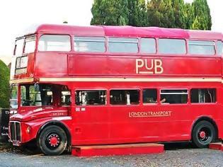 Φωτογραφία για Λονδρέζικο λεωφορείο «μεταμορφώθηκε» σε παμπ!