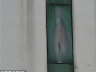 Φωτογραφία για Βλέπουν την Παναγία σε παράθυρο νοσοκομείου!