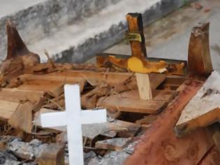 Φωτογραφία για Πανικός στην Κάτω Αχαϊα: Μετανάστες έκαψαν σταυρούς και χριστιανικές εικόνες προκαλώντας οργή και αγανάκτηση
