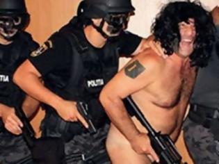 Φωτογραφία για Γυμνή φωτογραφία καίει τον αρχηγό των SWAT