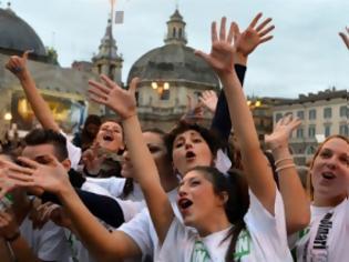 Φωτογραφία για 15.000 άνθρωποι χορεύουν «Gangnam Style» στη Ρώμη [Video]