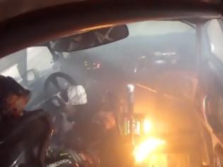Φωτογραφία για Το αυτοκίνητο είχε αρπάξει φωτιά και εκείνος συνέχιζε να οδηγεί