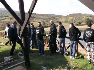 Φωτογραφία για Χρυσαυγίτες διώχνουν Βούλγαρους και Σκοπιανούς ψαράδες από την λίμνη Κερκίνη!!