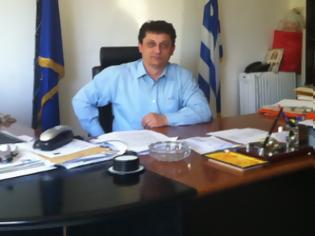 Φωτογραφία για Ποιος είναι ο δήμαρχος που ψάχνει και δεύτερη δουλειά για να τα βγάλει πέρα