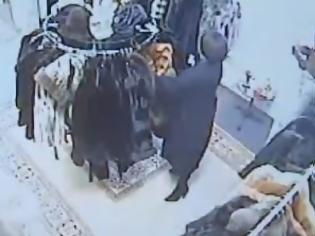 Φωτογραφία για Δείτε πως έκλεψε ολόκληρη γούνα! [Video]