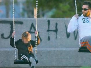 Φωτογραφία για Θοδωρής Μαραντίνης: Οι αγκαλιές με τον γιο του και η κούνια