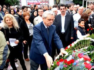 Φωτογραφία για Η Πανηπειρωτική Συνομοσπονδίας Ελλάδος κατέθεσε σήμερα στεφάνι στο χώρο του ΕΜΠ