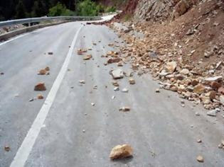 Φωτογραφία για Kινδύνευσε οδηγός λόγω κατολίσθησης