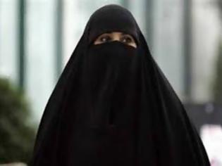 Φωτογραφία για Στα «χέρια» της Αλ Κάιντα όποια γυναίκα δεν καλύπτει το πρόσωπό της
