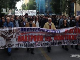 Φωτογραφία για Στο Σύνταγμα ο κύριος όγκος της πορείας του Πολυτεχνείου