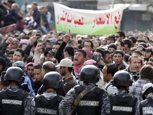 Φωτογραφία για Εν αναμονή εξελίξεων «Αρωμα» αραβικής άνοιξης και στην Ιορδανία με ογκώδεις διαδηλώσεις κατά του βασιλιά