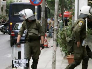 Φωτογραφία για Πάτρα: Άνδρας των ΜΑΤ φέρεται να έδειξε τα γεννητικά του όργανα την ώρα των διαδηλώσεων! - Δέκα προσαγωγές