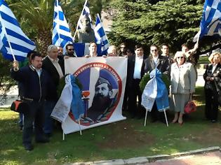 Φωτογραφία για Βανδάλισαν την ιστορία και την εθνική αντίσταση καταστρέφοντας το μνημείο του Στρατηγού Ναπολέων Ζέρβα στην Αθήνα
