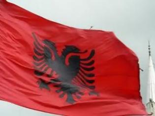 Φωτογραφία για Γιγάντιες Αλβανικές σημαίες προκαλούν αντιπαράθεση
