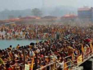 Φωτογραφία για Βίντεο σοκ από ποδοπάτημα σε θρησκευτική γιορτή στην Ινδία