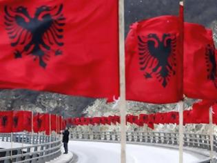 Φωτογραφία για Οι κάτοικοι της Κορυτσάς εξαφάνισαν «εν μια νυκτί» όλες της αλβανικές σημαίες απ' την πόλη τους!