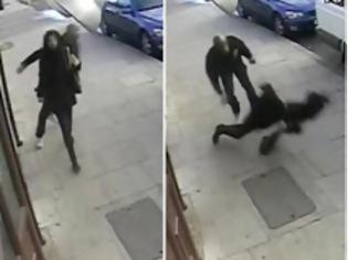 Φωτογραφία για Βίντεο που κόβει την ανάσα: 16χρονη δέχεται βίαιη γροθιά στο Λονδίνο