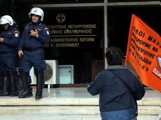 Φωτογραφία για Κινδυνεύουν να μείνουν απλήρωτοι οι υπάλληλοι των δήμων που δεν έστειλαν λίστες