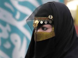 Φωτογραφία για Ηλεκτρονικό «μάτι» παρακολουθεί τις γυναίκες στη Σαουδική Αραβία