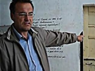Φωτογραφία για Μιχάλης Μάνος: Η Ελλάδα ήταν φυλακισμένη εδώ! (βίντεο)