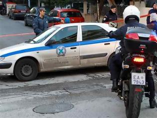 Φωτογραφία για Θεσσαλονίκη: Άνδρας κρατάει όμηρο και απειλεί να βάλει φωτιά