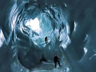 Φωτογραφία για Κατάβαση σε σπηλιές από πάγο στην Ελβετία
