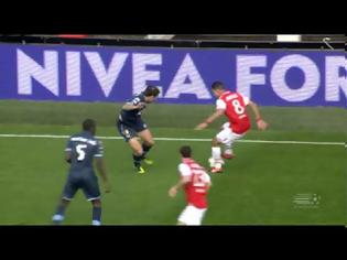 Φωτογραφία για Τον... χόρεψε και μετά τα 'σπασε! [Video]