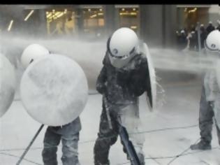 Φωτογραφία για Χιλιάδες λίτρα γάλα με τις μάνικες κατά αστυνομικών!