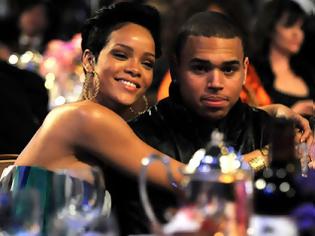 Φωτογραφία για Πώς η Rihanna ρεζίλεψε τον Chris Brown και τον έκανε να σβήσει το twitter του;