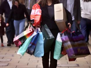 Φωτογραφία για Albanian shopping therapy.Δύο Αλβανίδες είχαν ρημάξει καταστήματα ρούχων και παπουτσιών σε Αθήνα και Πειραιά.