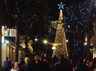 Φωτογραφία για Άναψε το χριστουγεννιάτικο δέντρο στη Λαμία