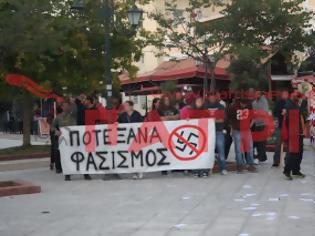 Φωτογραφία για Αμαλιάδα: Αντιφασιστική πορεία της ΑΝΤΑΡΑ