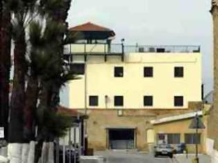 Φωτογραφία για Κύπρος: Έκοψαν το χαλλούμι για τους φυλακισμένους και τους δίνουν ελιές ελέω κρίσης