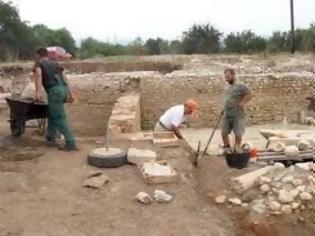 Φωτογραφία για Τσιμπάει 10 χιλιάρικα γιατί υπέδειξε αρχαιολογικά ευρήματα