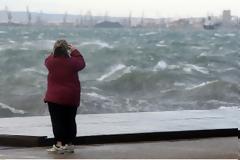 Μακεδονία: Προβλήματα σε γειτονιές και δρόμους λόγω κακοκαιρίας-Που χρειάζονται αλυσίδες
