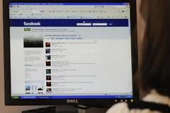 Nέα εφαρμογή στο Facebook «αρπάζει» τις φωτογραφίες από τα κινητά των χρηστών;