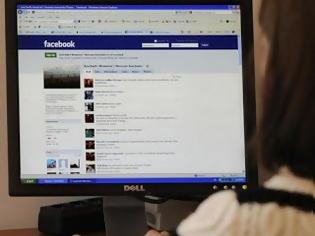 Φωτογραφία για Nέα εφαρμογή στο Facebook «αρπάζει» τις φωτογραφίες από τα κινητά των χρηστών;