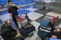 Οικογένεια Έλληνα ζει στο αεροδρόμιο του Μονάχου εδώ και έξι μήνες