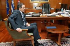 ΝΔ-ΠΑΣΟΚ 150 βουλευτές, η κυβέρνηση τρίζει