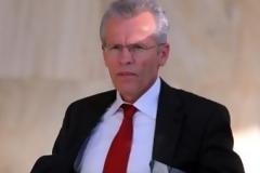 Ο Πεπόνης ξεσκεπάζει υπόθεση με φακελάκια στα νεκροτομεία