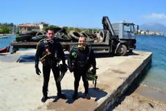 Αχαΐα: Έβγαλαν από τον βυθό δεκάδες ελαστικά!