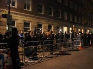 Φωτογραφία για Δείτε:Χαμός έξω από το νοσοκομείο που νοσηλεύεται η Kate Middleton!!